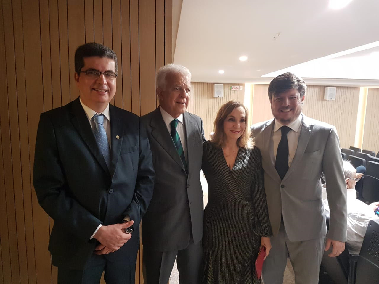 Leia mais sobre o artigo Alepe concede Medalha Joaquim Nabuco ao médico Hildo Azevedo