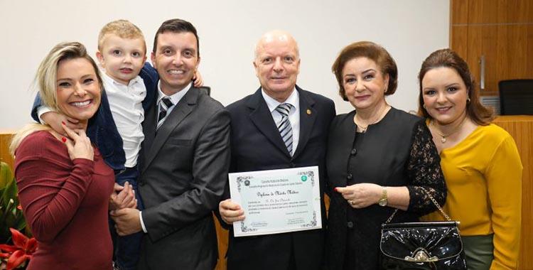 Leia mais sobre o artigo Diretor do SIMESC é homenageado pelo CRM