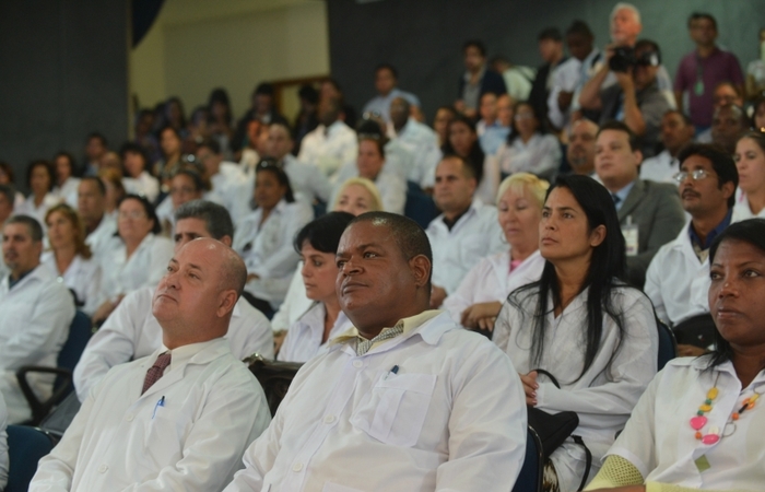 Leia mais sobre o artigo Governo federal pretende reincorporar cubanos no programa Mais Médicos