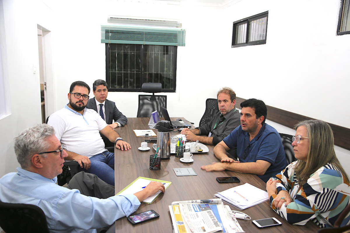 Leia mais sobre o artigo Médicos do HCP discutem questões trabalhistas com direção do Simepe