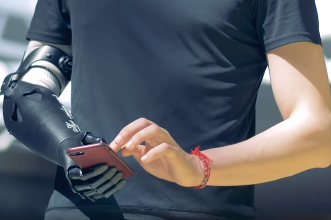 Leia mais sobre o artigo Novo braço robótico funciona sem implante cerebral