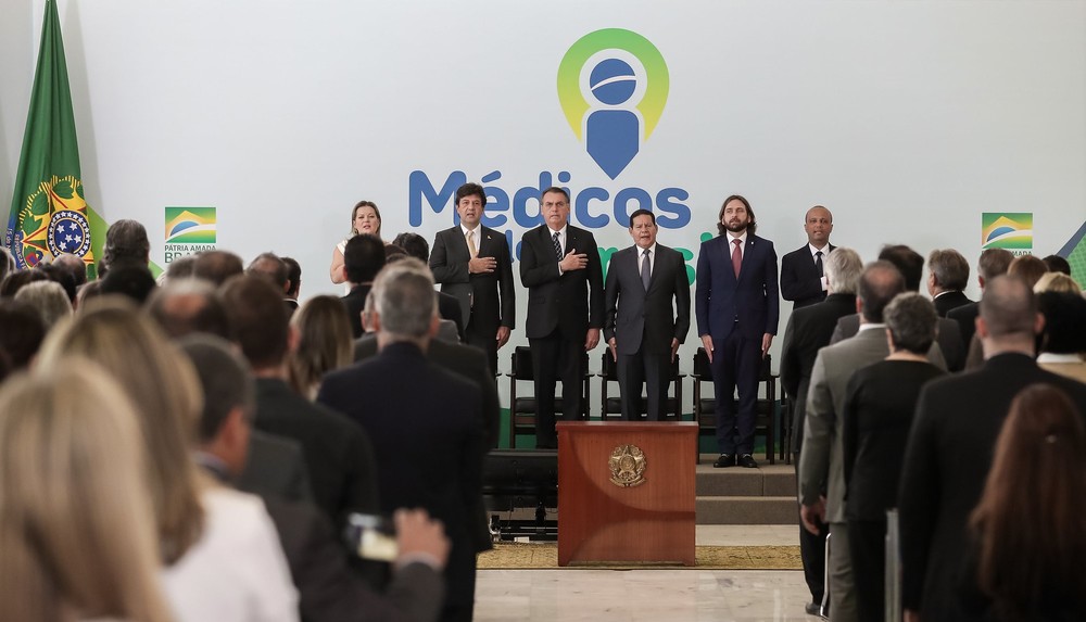 Leia mais sobre o artigo Remuneração e formação específica: veja diferenças entre o Mais Médicos e o novo programa Médicos Pelo Brasil