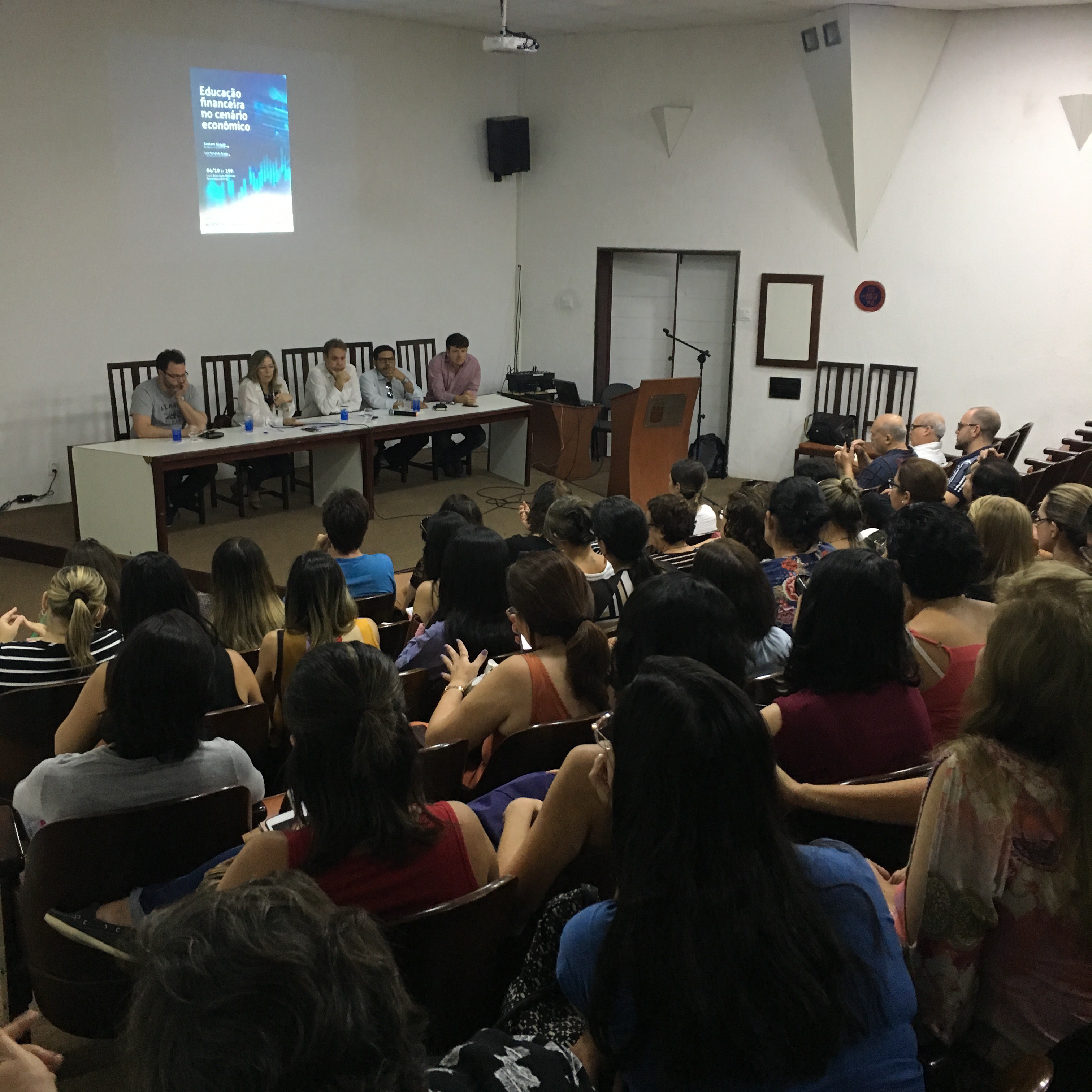 Leia mais sobre o artigo Médicos do Recife voltam a se reunir em AGE