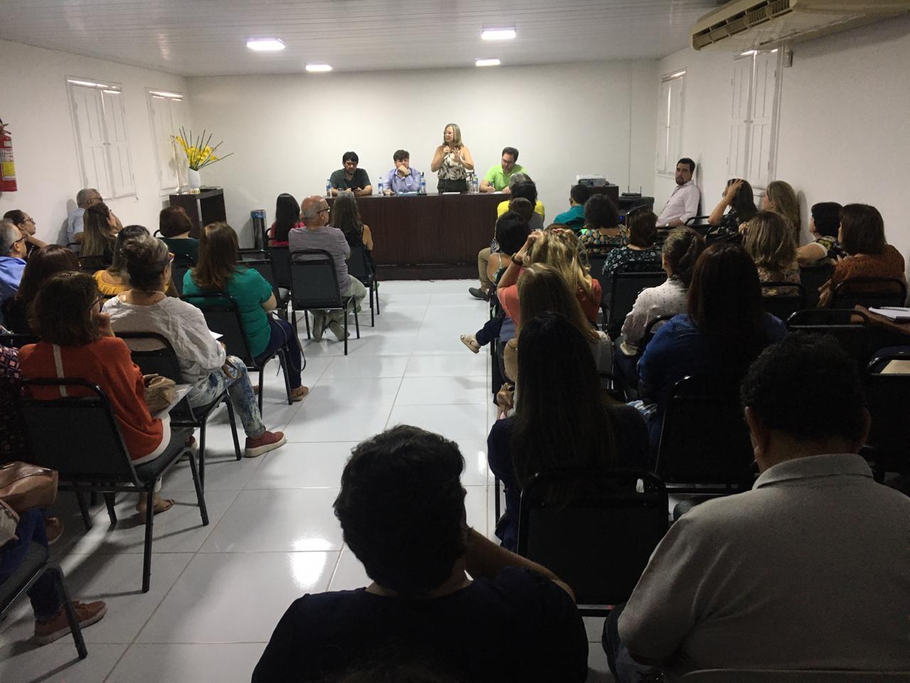 Leia mais sobre o artigo Médicos do Recife entram estado de assembleia permanente