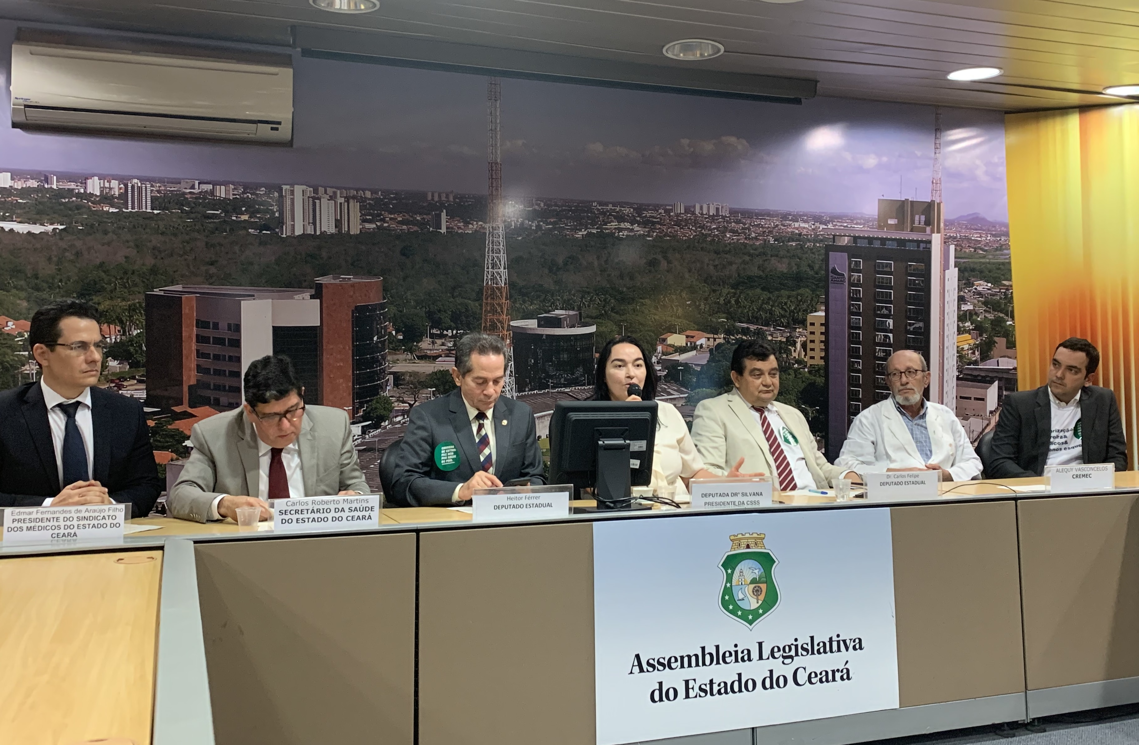 Leia mais sobre o artigo CE: médicos querem discutir sobre Projeto de Lei do Plano de Cargos, Carreiras e Salários