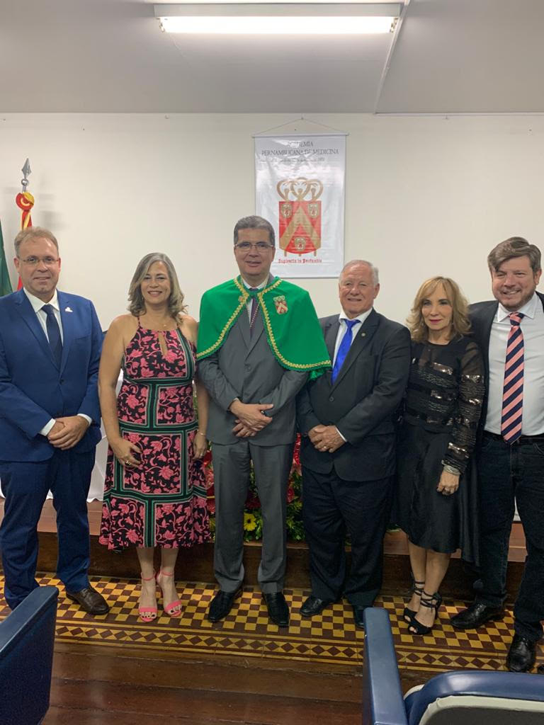 Leia mais sobre o artigo Simepe prestigia posse de André Dubeux na APM