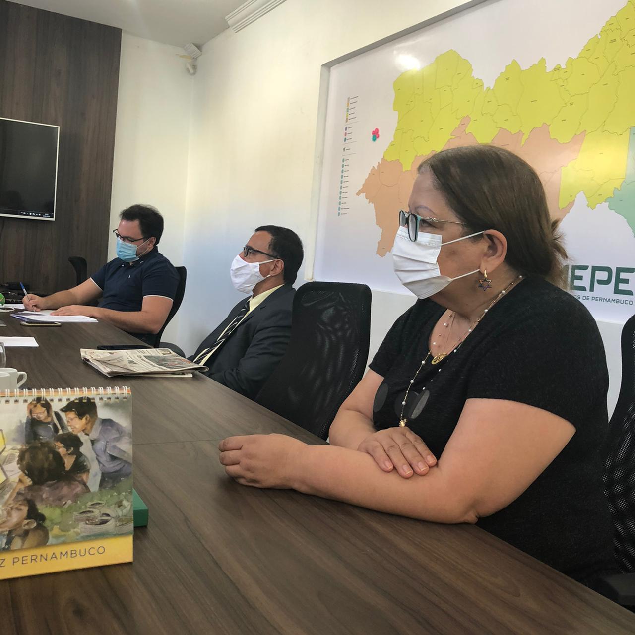 Leia mais sobre o artigo Simepe se reúne com médicos do Hospital Nossa Senhora do Ó