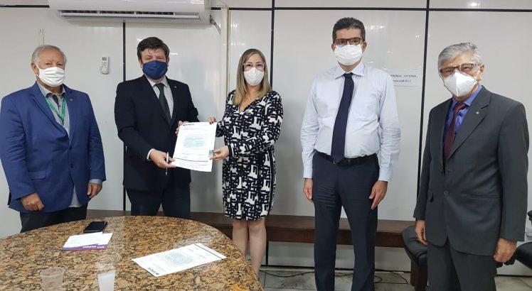 Leia mais sobre o artigo Entidades médicas entregam documento de apoio à vacinação na Câmara do Recife
