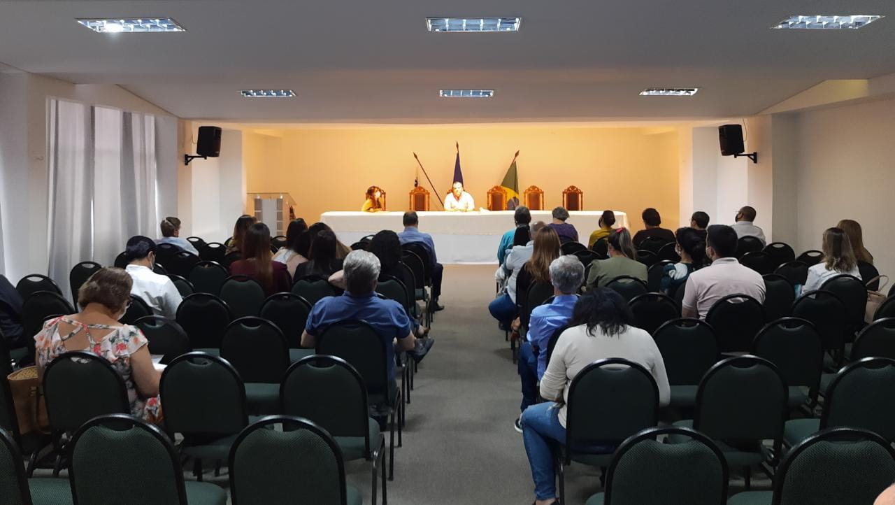 Leia mais sobre o artigo Diretores da regional Garanhuns se reúnem com a secretaria municipal de saúde do município e médicos da região