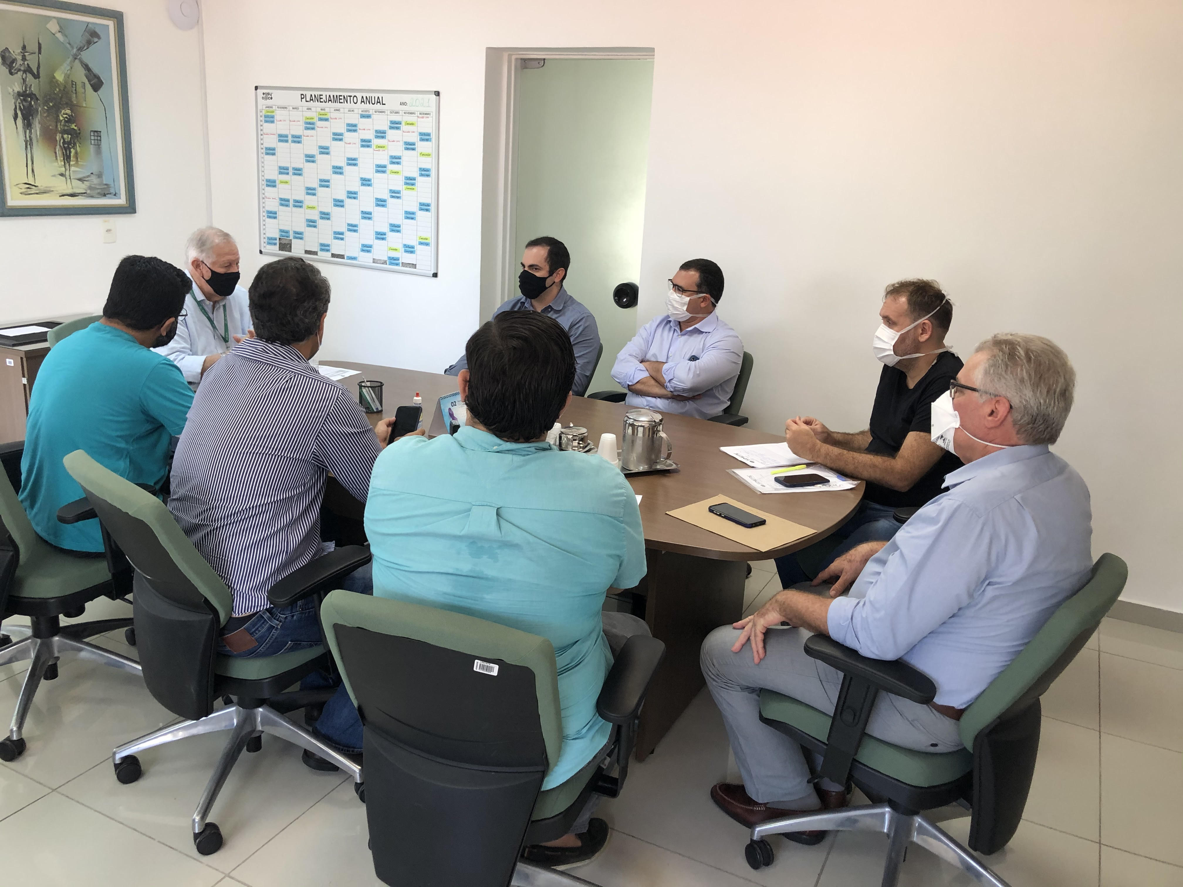 Leia mais sobre o artigo Simepe e CEHM-PE discutem sobre contratos com operadoras de planos privados de saúde, em reunião com SBOT-PE, no Cremepe