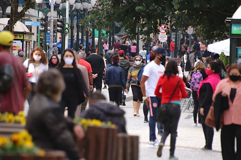 Leia mais sobre o artigo Velocidade de transmissão da Covid-19 segue subindo em Curitiba