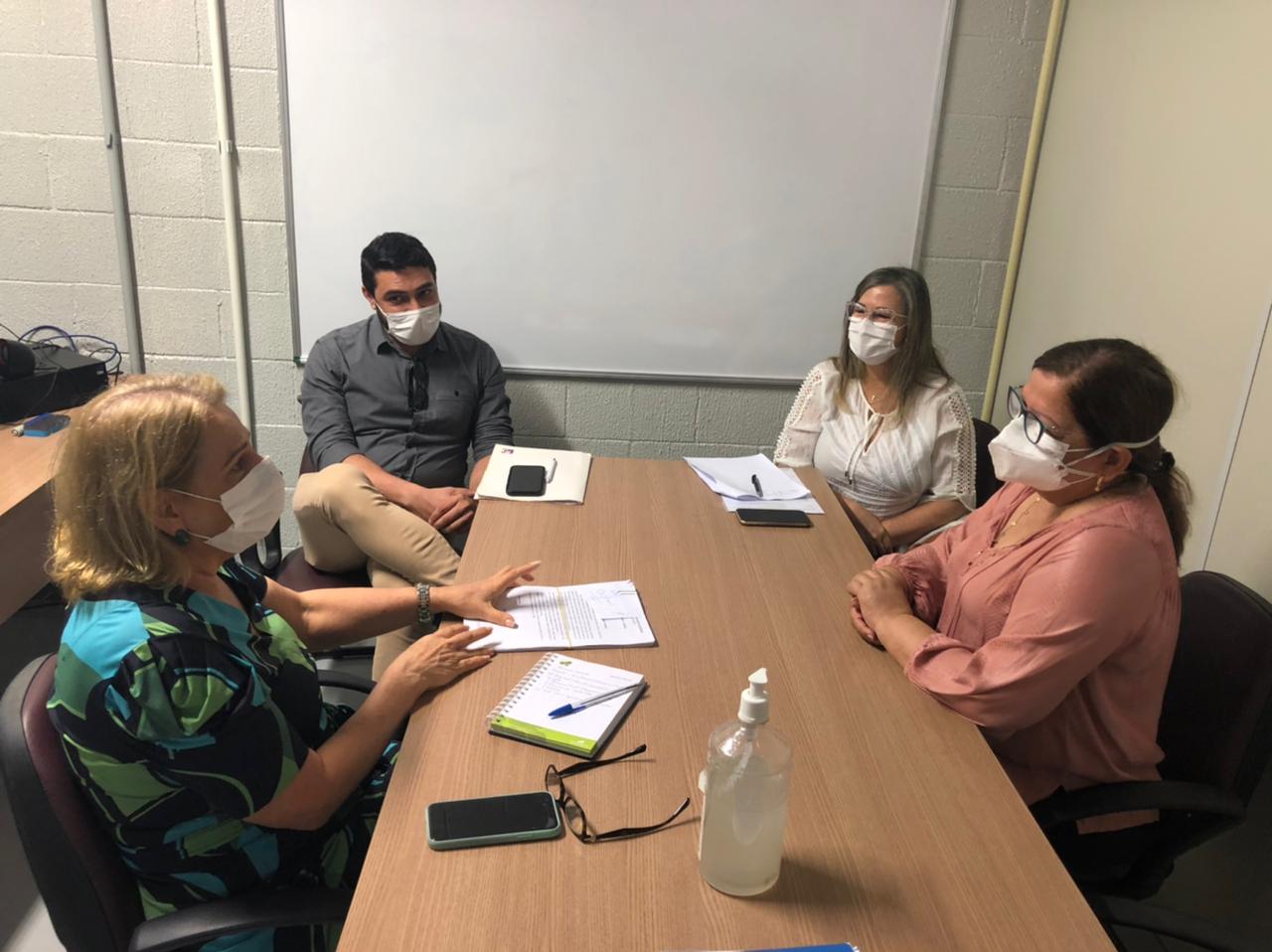 Leia mais sobre o artigo Denúncia sobre a biossegurança do Hospital Mendo Sampaio é debatida pela secretária de saúde do Cabo