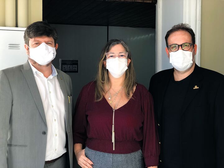 Leia mais sobre o artigo Simepe é recebido no gabinete do vereador Tadeu Calheiros para protestar contra a reforma previdenciária municipal