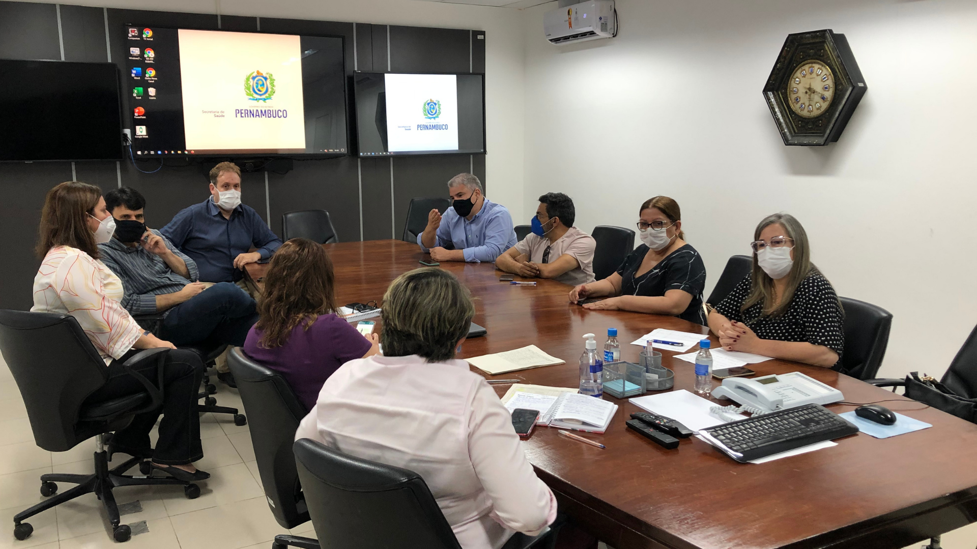 Leia mais sobre o artigo Simepe e SES discutem sobre a superlotação no HAM