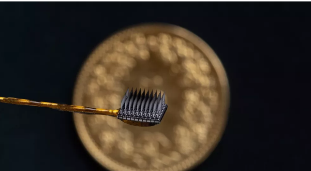 Leia mais sobre o artigo Paciente com paralisia total consegue se comunicar com ajuda de implante cerebral, afirmam pesquisadores