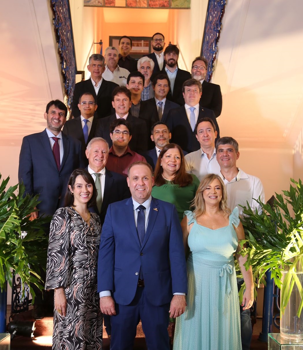 Leia mais sobre o artigo Nova diretoria do Simepe toma posse em noite especial e marcante