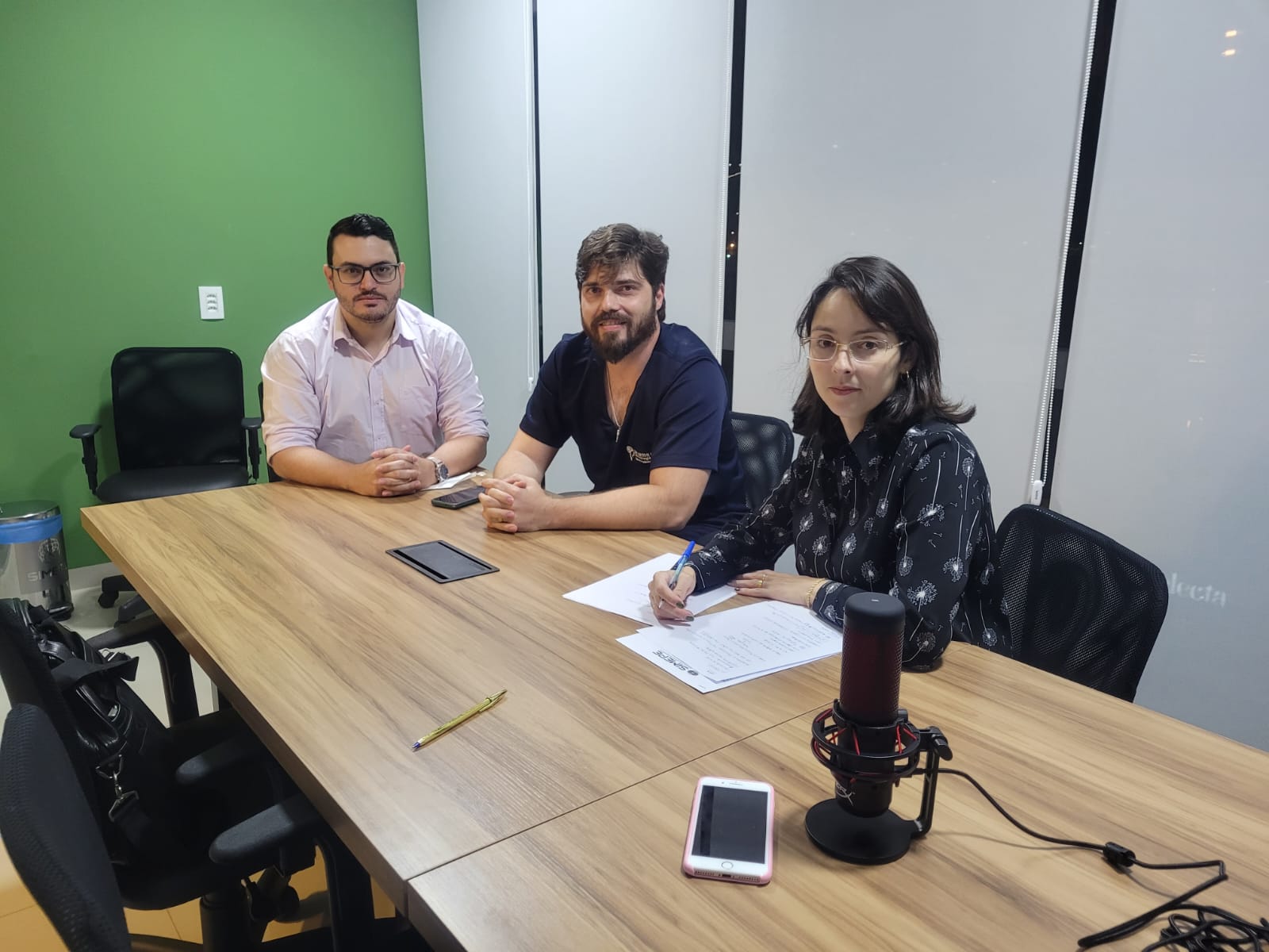 Leia mais sobre o artigo Simepe se reúne com equipe de neurocirurgia do HRA e discute melhoria