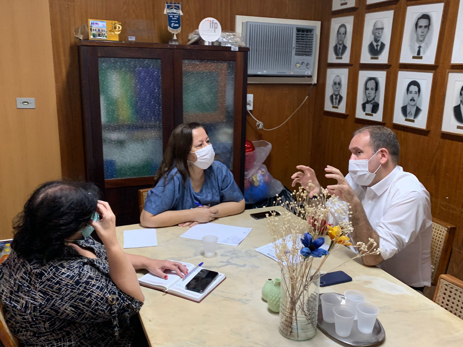 Leia mais sobre o artigo Simepe se reúne com direção do HUOC para tratar sobre repasses aos médicos patologistas