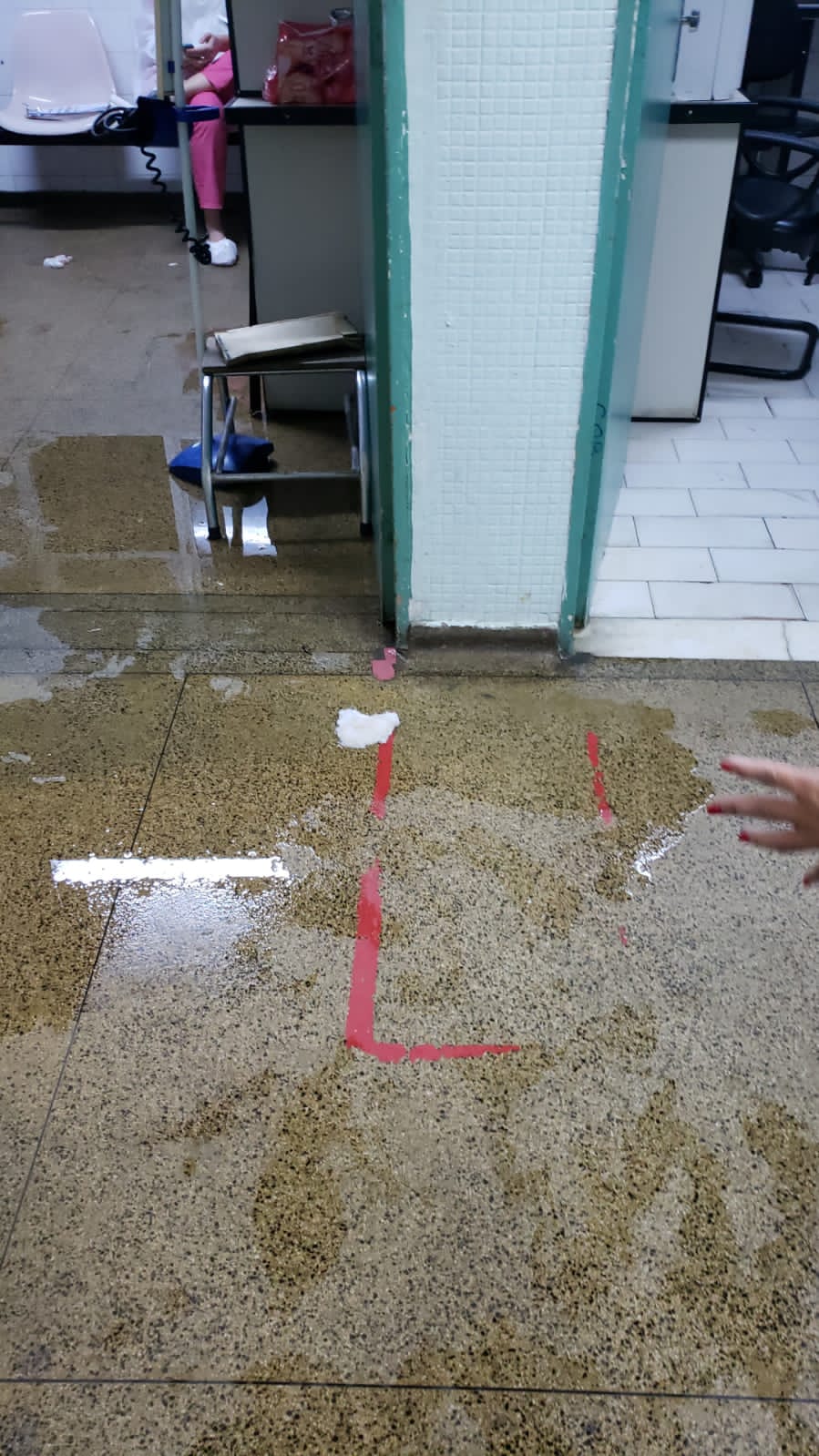 Leia mais sobre o artigo Simepe recebe denúncia de problemas no sistema de esgoto do bloco cirúrgico do Hospital Agamenon Magalhães