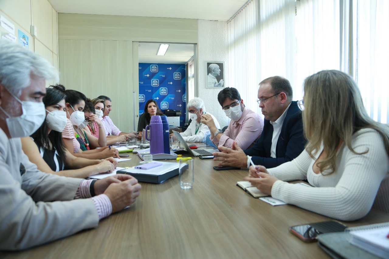 Leia mais sobre o artigo Em reunião na sede do executivo municipal, Simepe apresenta dificuldades trazidas pelos médicos que atendem na rede municipal de saúde