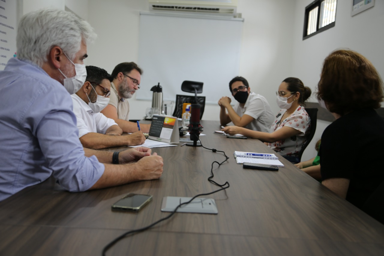 Leia mais sobre o artigo Gestão do Hospital dos Servidores do Estado participa de reunião no Simepe para apresentar medidas de melhorias na unidade