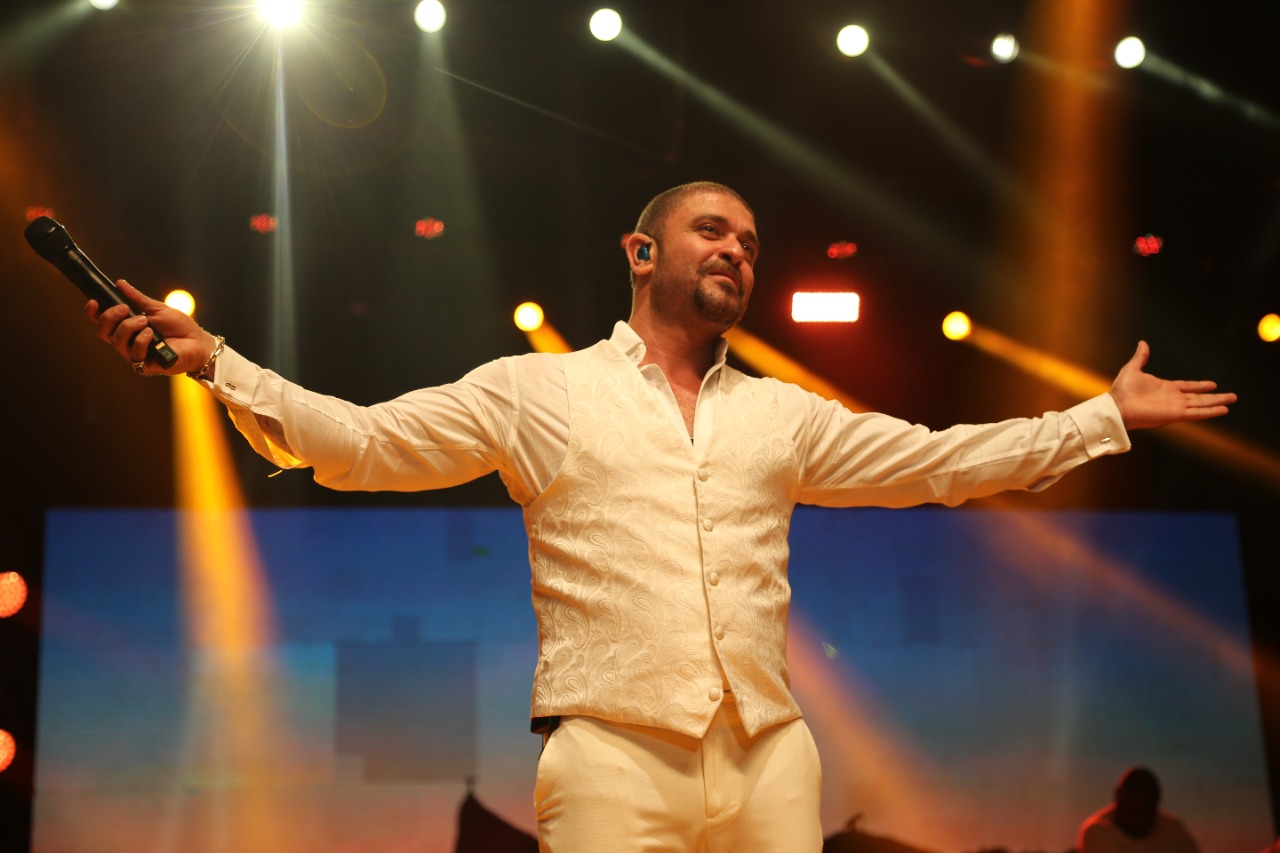 Leia mais sobre o artigo Diogo Nogueira faz show em grande estilo na Festa dos Médicos promovida pelo Simepe