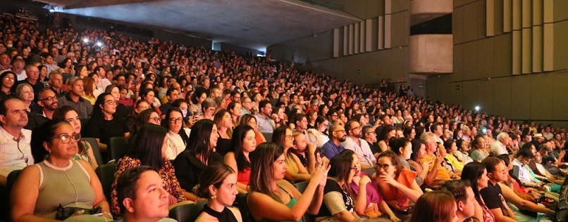 Leia mais sobre o artigo Segunda noite festiva em homenagem aos médicos transforma celebração em show inesquecível