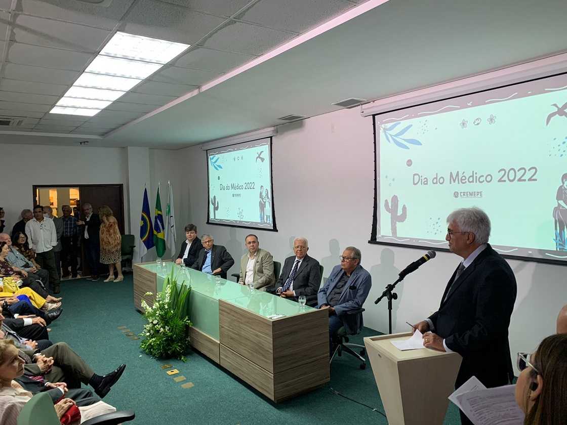 Leia mais sobre o artigo Simepe marca presença em solenidade do Dia do Médico promovida pelo Cremepe
