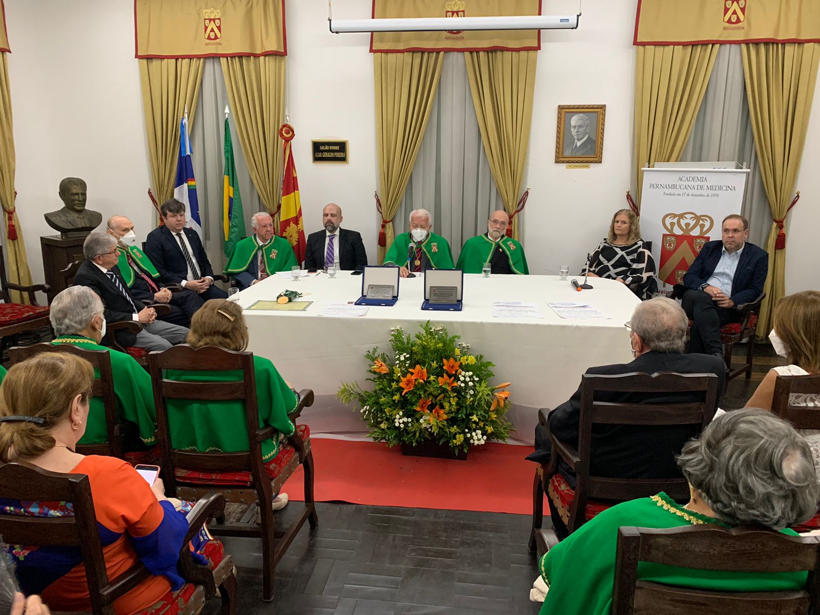 Leia mais sobre o artigo Entidades e personalidades do cenário médico de Pernambuco, celebram o 52° aniversário da AMP
