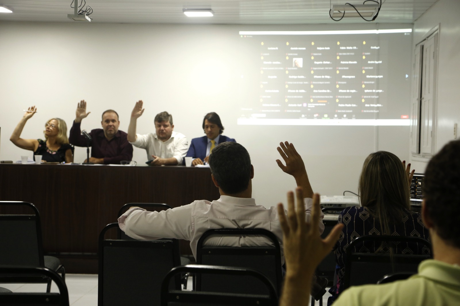 Leia mais sobre o artigo Com apresentação de proposta de negociação do HCP, médicos decidem por adiar início de paralisação