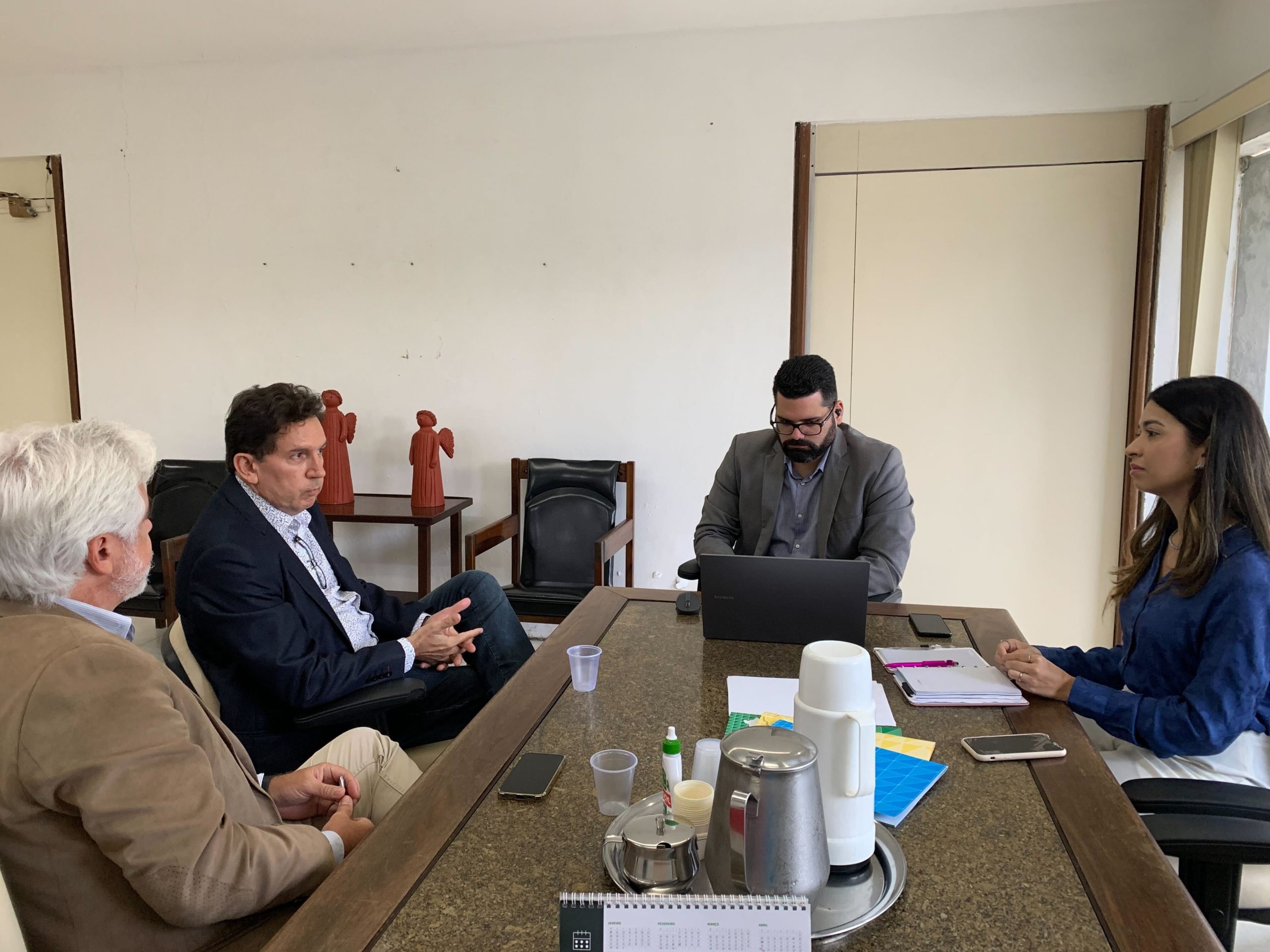 Leia mais sobre o artigo CEHM-PE e IRH reúnem-se para discutir a situação dos médicos prestadores de serviço do Sassepe