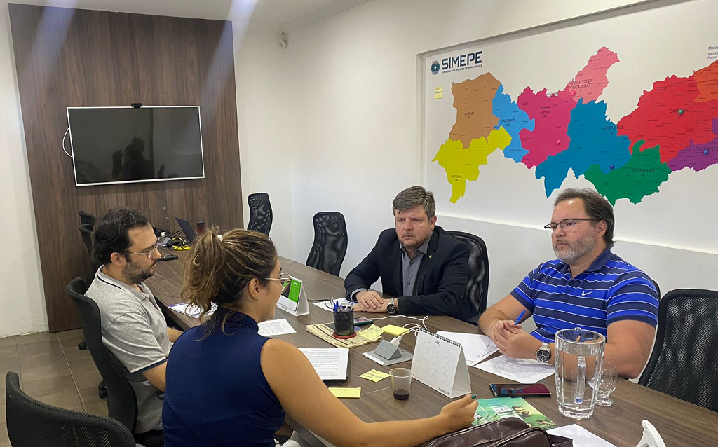 Leia mais sobre o artigo Simepe e médicos discutem problemas e demandas do Hospital Correia Picanço