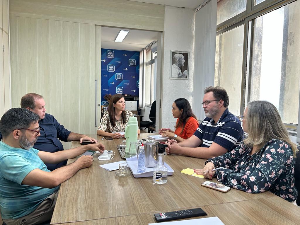 Leia mais sobre o artigo Simepe e Secretária de Saúde do Recife discutem mudanças na jornada de trabalho dos médicos da Saúde da Família