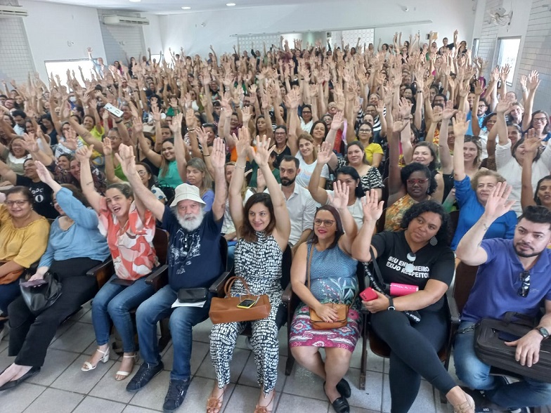 Leia mais sobre o artigo Médicos em Assembleia histórica rejeitam proposta da PCR de aumento da jornada de trabalho