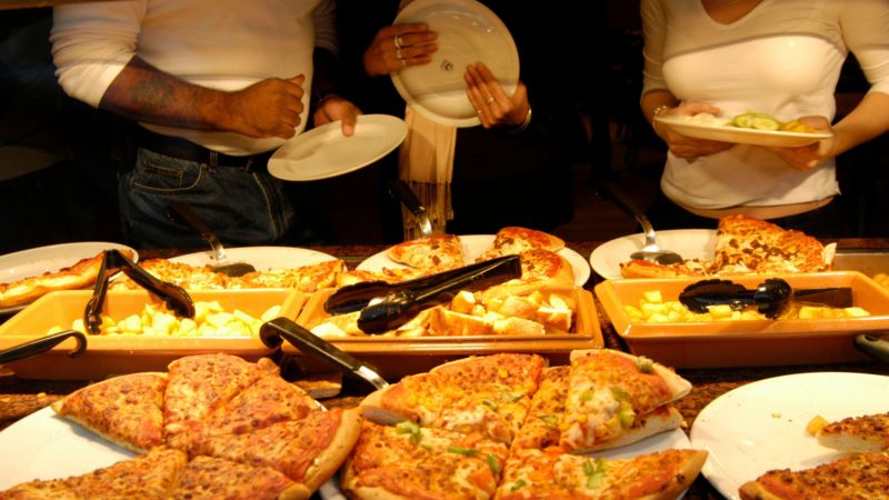 Leia mais sobre o artigo Intoxicação alimentar: as dicas de microbiologista do que se deve evitar comer