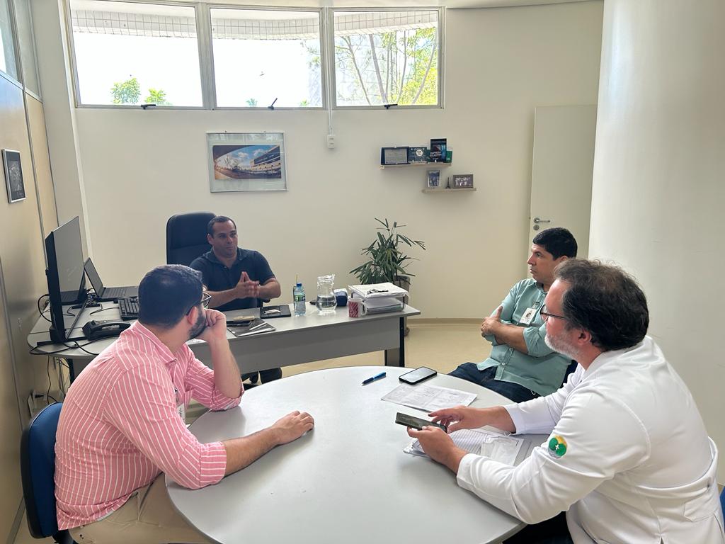 Leia mais sobre o artigo Simepe realiza visita ao Hospital Miguel Arraes