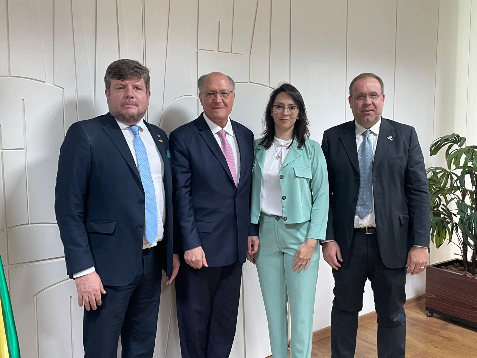 Leia mais sobre o artigo Em encontro com o vice-presidente Geraldo Alckmin, Simepe destaca pautas importantes em defesa da categoria