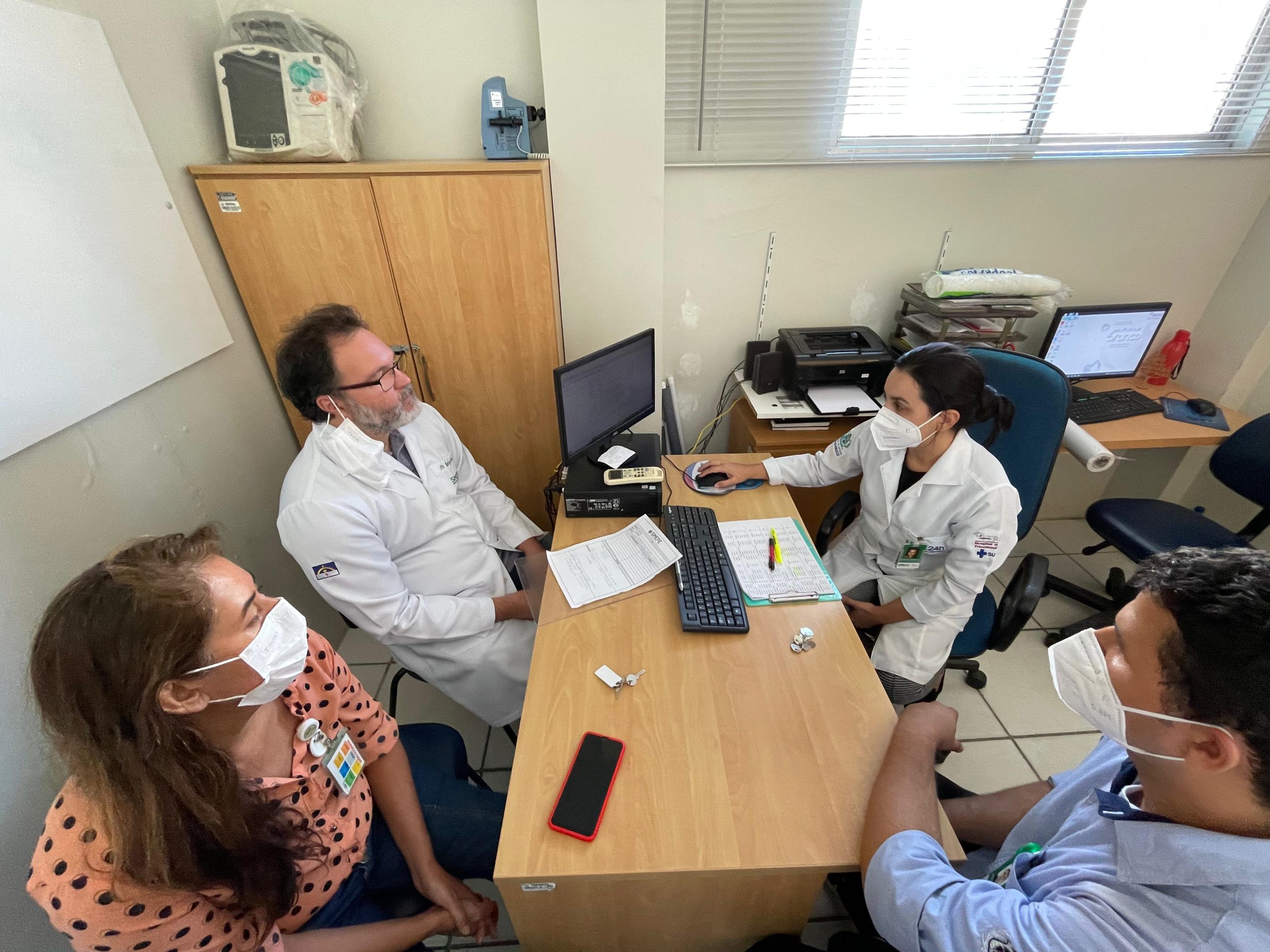 Leia mais sobre o artigo Em defesa dos profissionais médicos que atuam na UPA Curado, Simepe realiza visita de vistoria no hospital