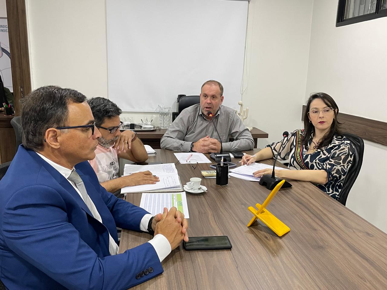 Leia mais sobre o artigo Médicos denunciam descumprimento de prazo legal para tratamento no Hospital de Câncer, durante AGE no Simepe