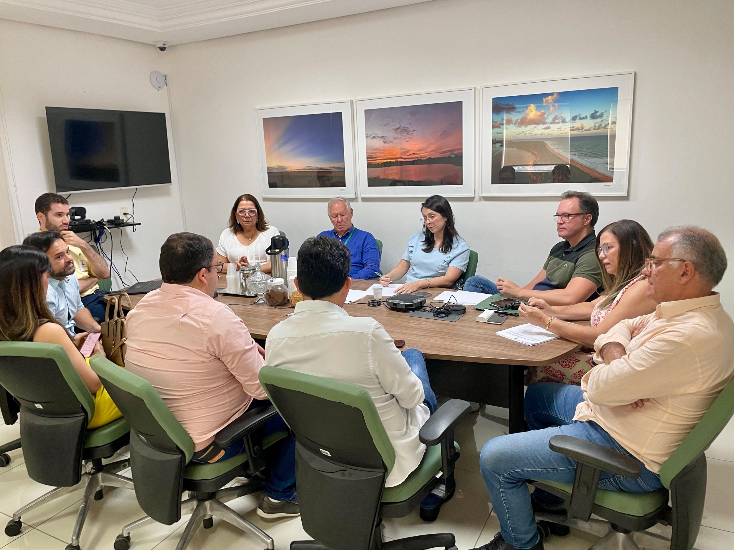 Leia mais sobre o artigo Durante reunião, Simepe e Cremepe cobram melhorias para o Hospital Pelópidas Silveira