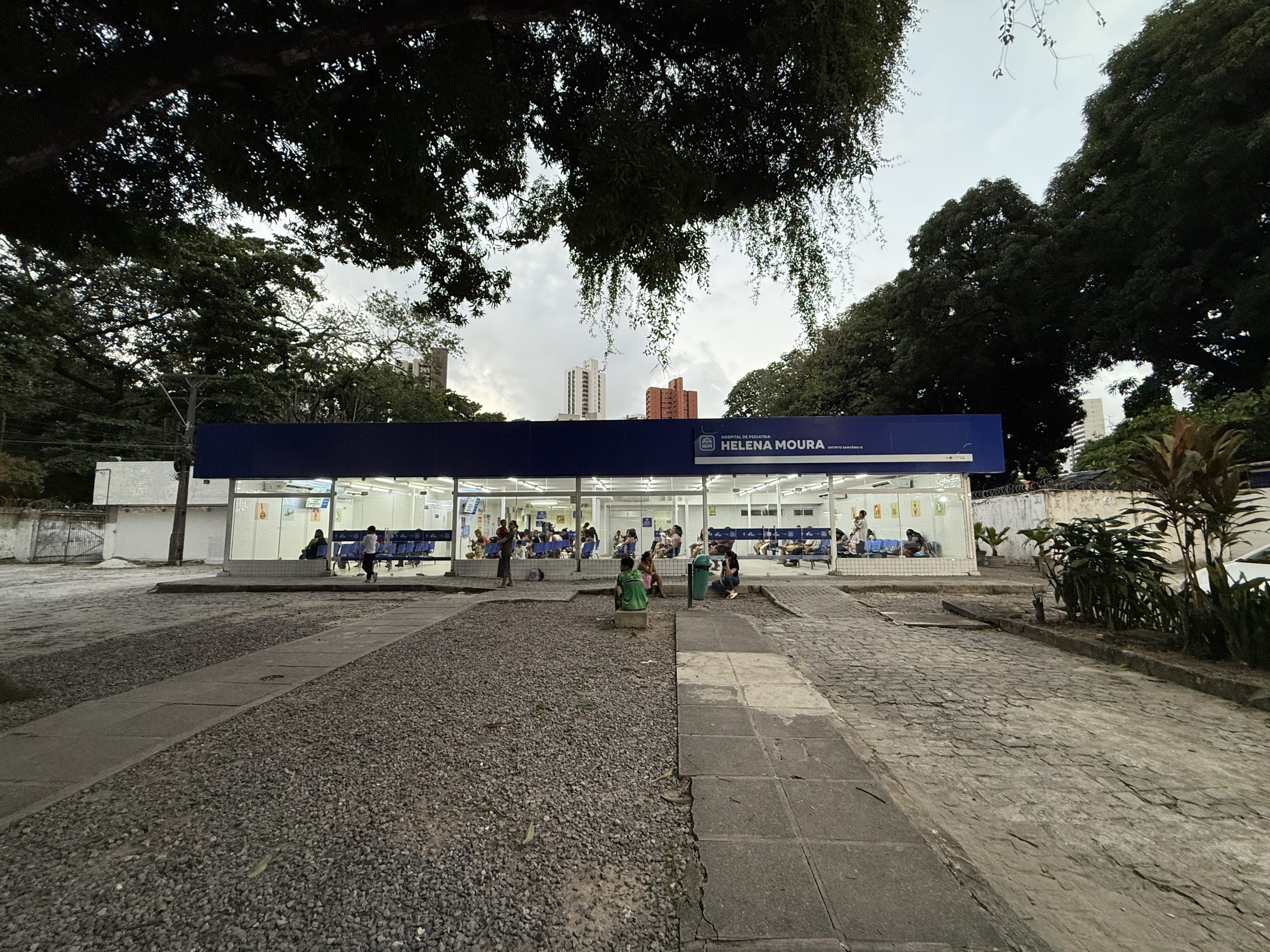 Leia mais sobre o artigo Simepe reúne médicos da Emergência Pediátrica do Hospital Helena Moura para discutir sobrecarga nos plantões